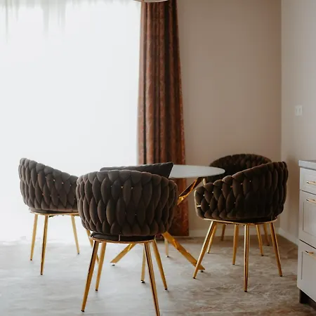 Luxusné Nad Jazerom Apartmán *